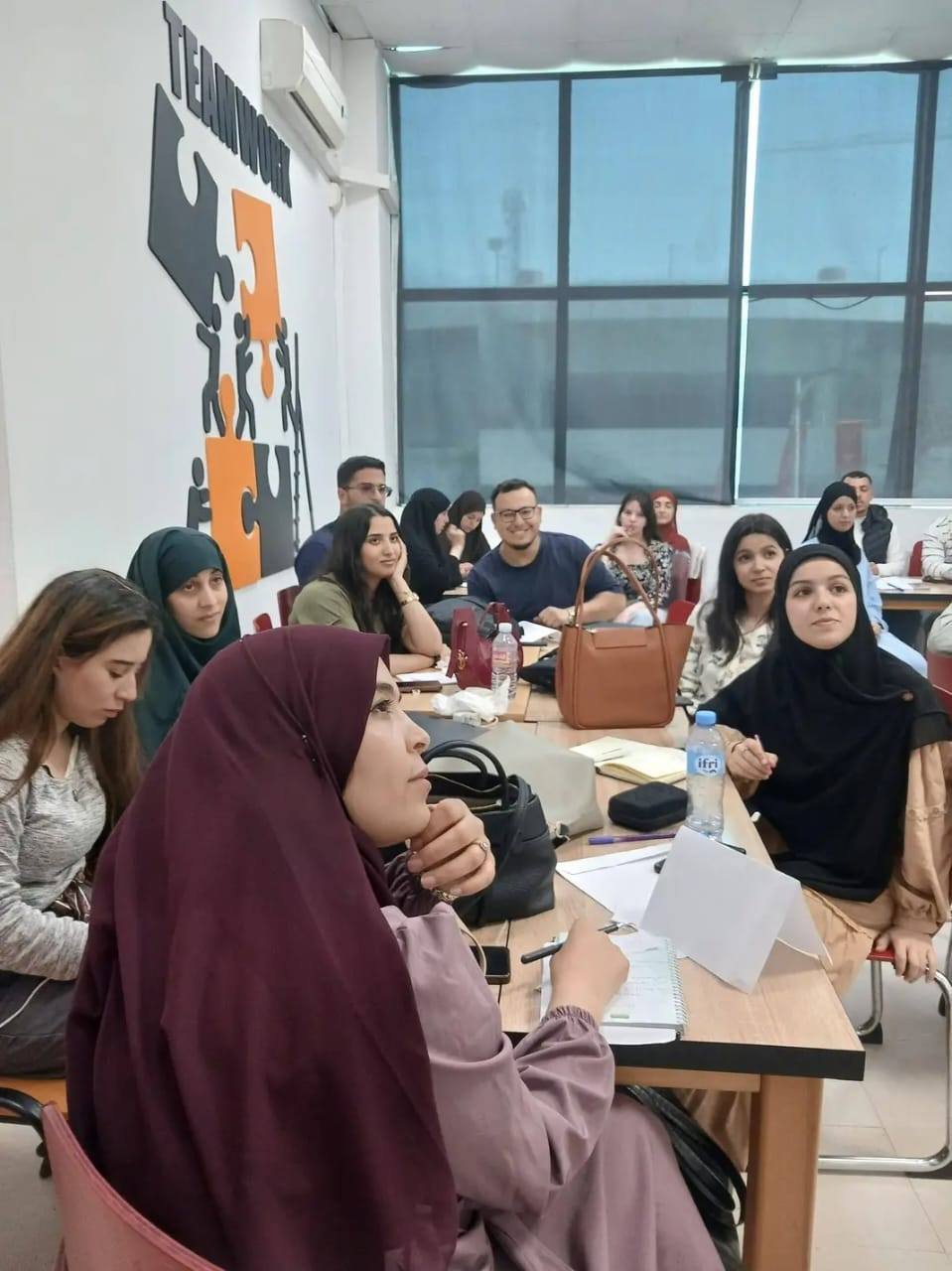 ورشة تكوينية مميزة حول: “أهمية تطوير مهارات التواصل بين الأفراد وأثرها على التسويق التأثيري”
