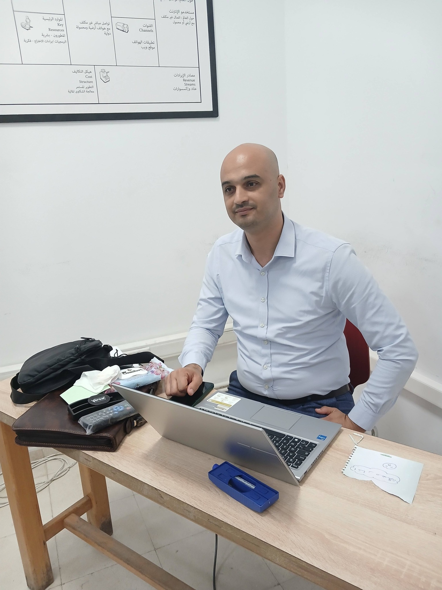 ورشة تكوينية حول موضوع أهمية تطوير مهارات التواصل بين الأفراد وأثرها على التسويق التأثيري